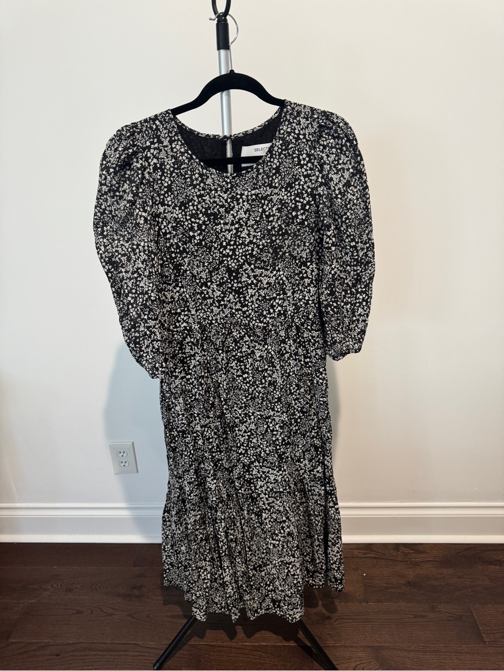 Black and White Floral Puff-Sleeve Midi Dress by Selected Femme